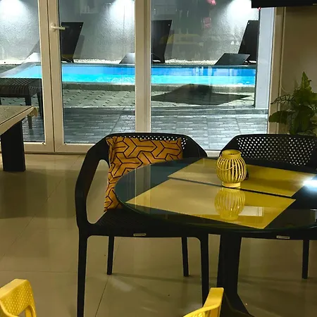 Private Pool By Day Off Апартаменты Скопье