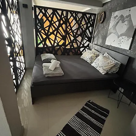 Private Pool By Day Off Apartamento Skopie