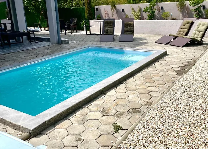 Private Pool By Day Off Апартаменти Скоп'є