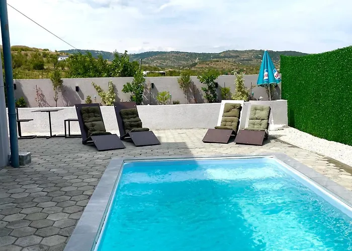 Апартаменти Private Pool By Day Off *